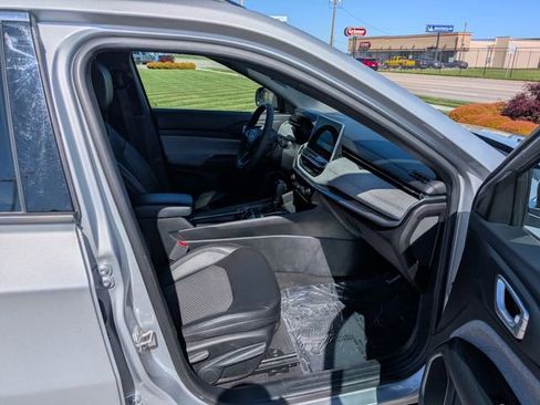 Used 2024 Jeep Compass Latitude AWD/4WD image 3