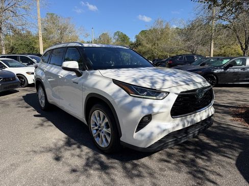 Used 2021 Toyota Highlander Limited image 1