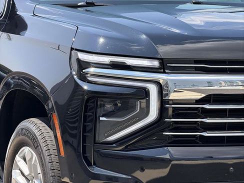 Used 2025 Chevrolet Suburban LT AWD/4WD image 12
