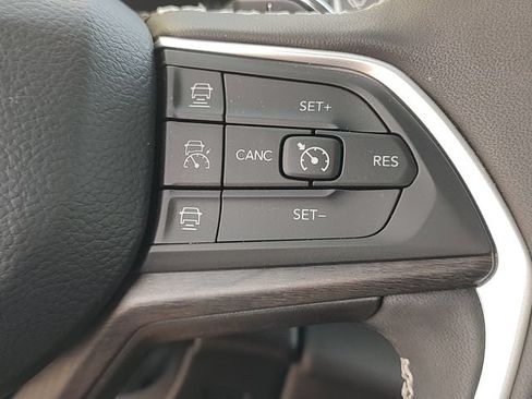Used 2025 Jeep Grand Cherokee L Limited AWD/4WD image 20