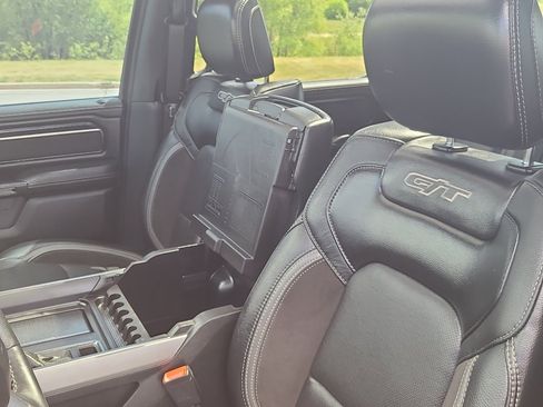 Used 2024 RAM 1500 Laramie AWD/4WD image 15