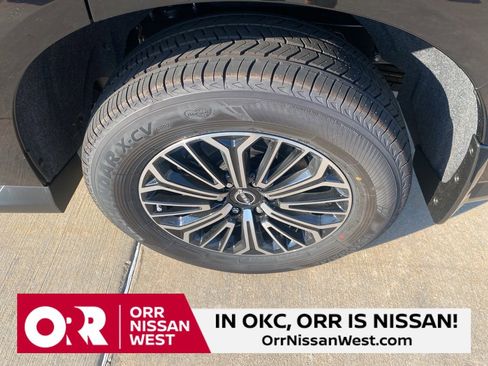 New 2025 Nissan Armada SL w/ Captain's Chari Seat Package image 9