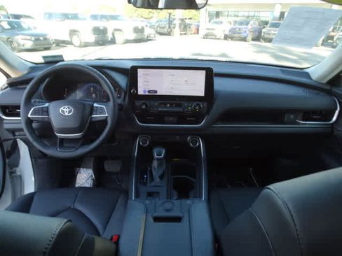 Used 2024 Toyota Grand Highlander XLE image 23