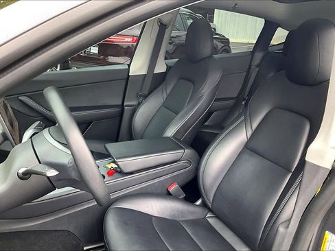 Used 2022 Tesla Model Y Long Range AWD/4WD image 7