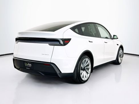 Used 2026 Tesla Model Y Long Range image 9