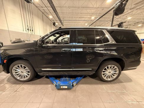 Used 2023 Cadillac Escalade Premium Luxury image 4