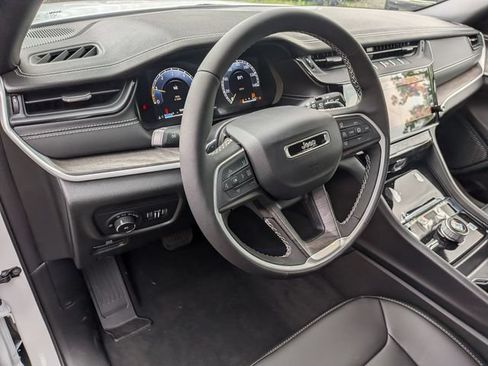 New 2026 Jeep Grand Cherokee Limited AWD/4WD image 11