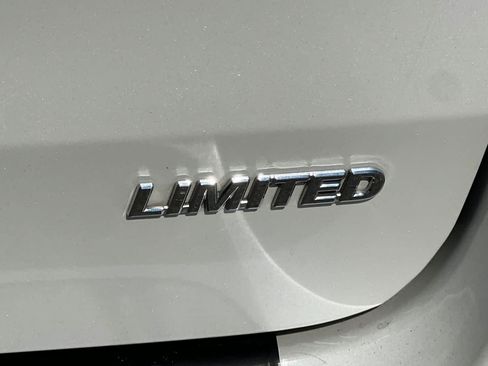 Used 2017 Toyota Sienna Limited Premium FWD image 24