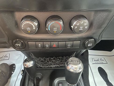 Used 2011 Jeep Wrangler Unlimited Sahara AWD/4WD image 24