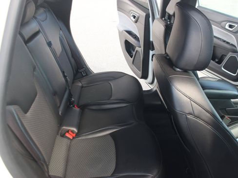 Used 2024 Jeep Compass Latitude AWD/4WD image 34