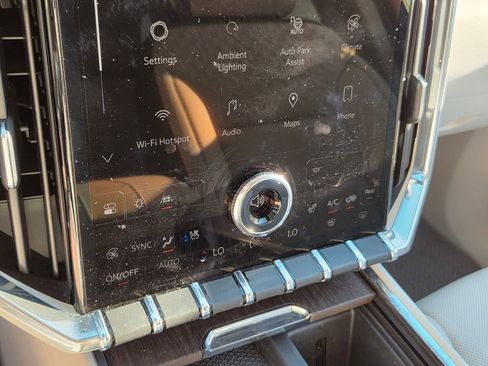 Used 2024 GMC Acadia Denali w/ Super Cruise Package image 22