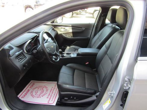 Used 2019 Chevrolet Impala LT FWD image 18