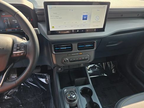 Used 2025 Ford Maverick Lobo AWD/4WD image 41