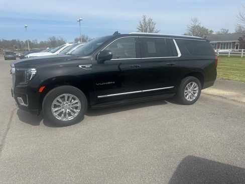 Used 2023 GMC Yukon XL SLT AWD/4WD image 8