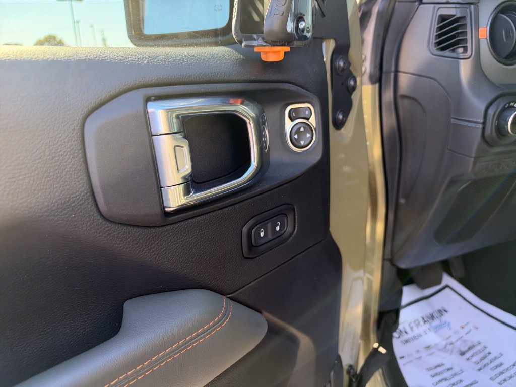 Used 2025 Jeep Gladiator Mojave AWD/4WD image 10