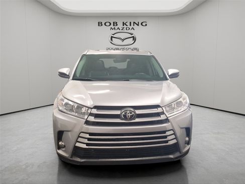 Used 2018 Toyota Highlander XLE FWD image 8
