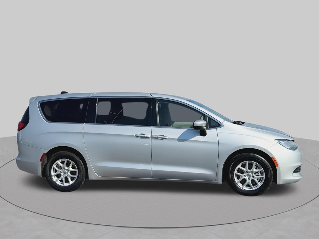 Used 2023 Chrysler Voyager LX FWD image 12