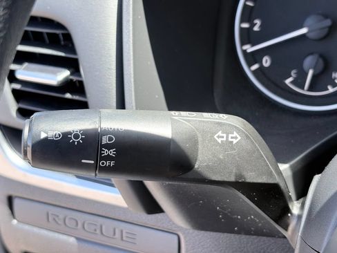 Used 2023 Nissan Rogue S FWD image 15