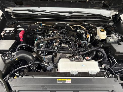 Certified 2025 Toyota Tacoma SR5 AWD/4WD image 31