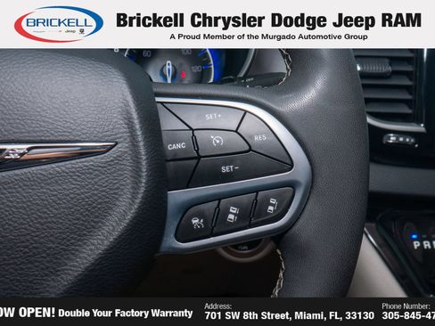 Used 2023 Chrysler Pacifica Touring-L FWD image 31