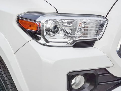 Used 2022 Toyota Tacoma SR5 image 10