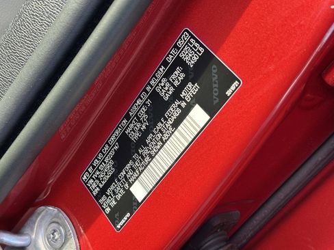 Certified 2024 Volvo XC40 B5 Plus w/ Climate Package image 29