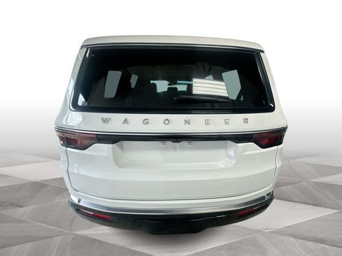Used 2025 Jeep Wagoneer 4WD w/ Premium Group I image 7