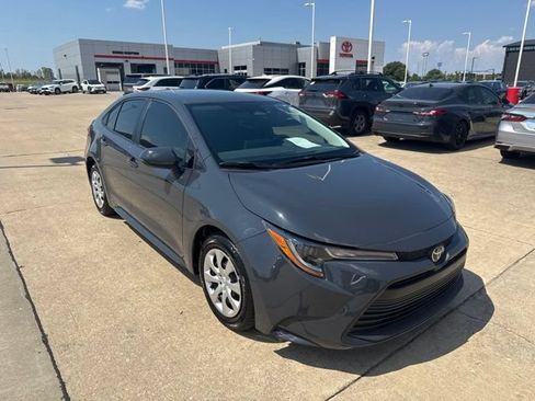 Certified 2025 Toyota Corolla LE FWD image 2