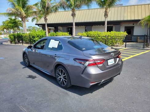 Used 2021 Toyota Camry SE FWD image 8