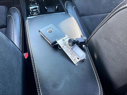 Used 2022 Volvo XC40 T5 R-Design w/ Advanced Package image 14