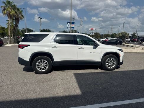 Used 2022 Chevrolet Traverse LS FWD image 5