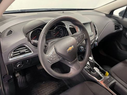 Used 2018 Chevrolet Cruze LT w/ Convenience Package FWD image 20