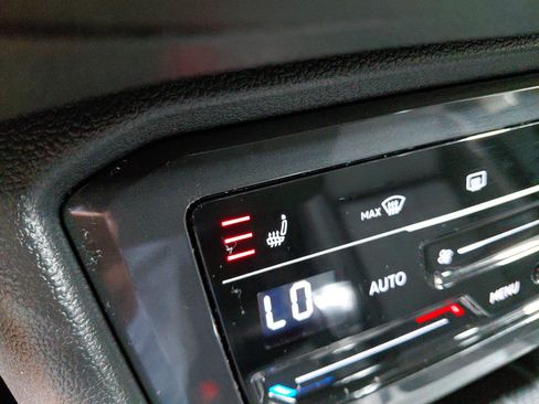 Used 2022 Volkswagen Tiguan SE AWD/4WD image 30