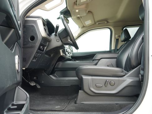 Used 2024 Ford Expedition XLT image 21