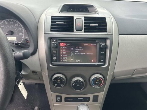 Used 2013 Toyota Corolla LE image 18