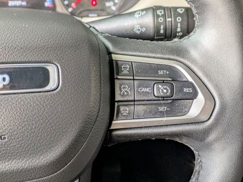 Used 2025 Jeep Compass Limited image 20