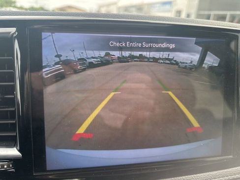 Used 2025 Chrysler Pacifica Limited FWD image 16
