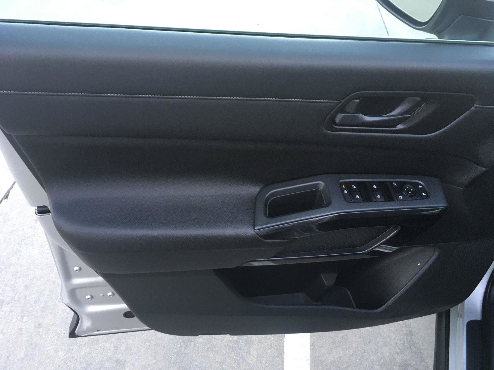 Used 2023 Nissan Pathfinder SV AWD/4WD image 16