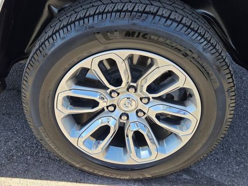 Used 2023 RAM 1500 Laramie AWD/4WD image 11