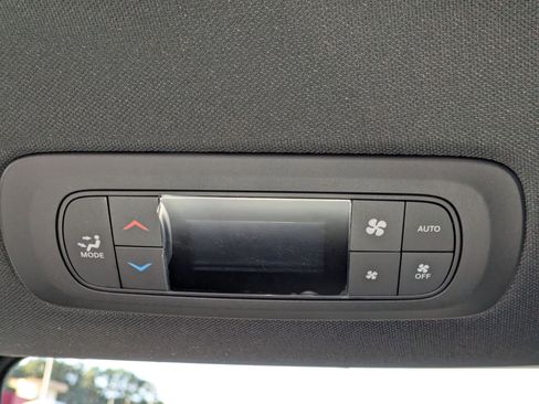 New 2026 Chrysler Pacifica Select image 23