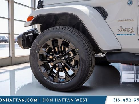 Used 2023 Jeep Wrangler Unlimited Sahara w/ Cold Weather Group AWD/4WD image 36