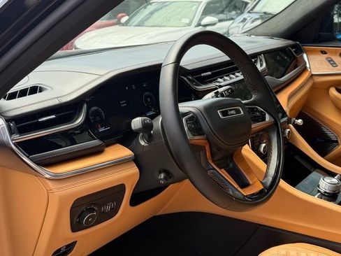 Used 2024 Jeep Grand Cherokee L Summit AWD/4WD image 13