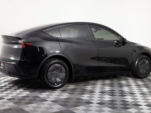 Used 2026 Tesla Model Y AWD image 8
