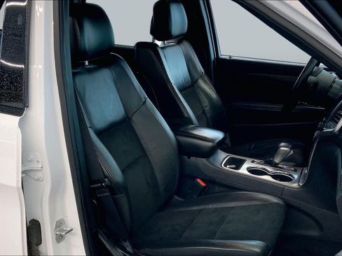 Used 2018 Jeep Grand Cherokee Altitude RWD image 10