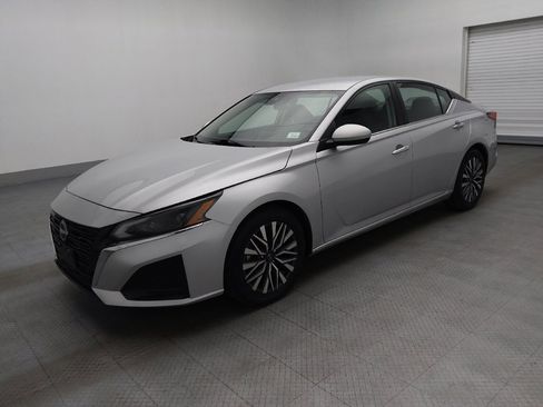 Used 2023 Nissan Altima 2.5 SV image 2