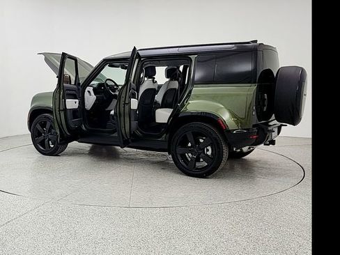 New 2026 Land Rover Defender 110 X-Dynamic SE AWD/4WD image 12