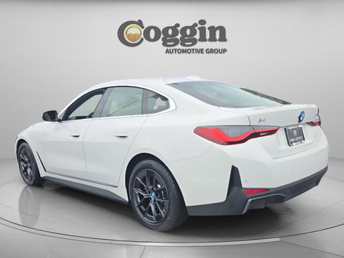 Certified 2022 BMW i4 eDrive40 RWD image 3