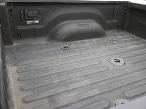 Used 2022 RAM 2500 Big Horn w/ Night Edition AWD/4WD image 5