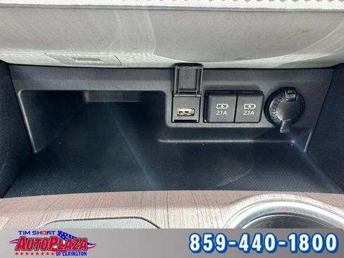 Used 2020 Toyota Highlander Limited AWD/4WD image 29