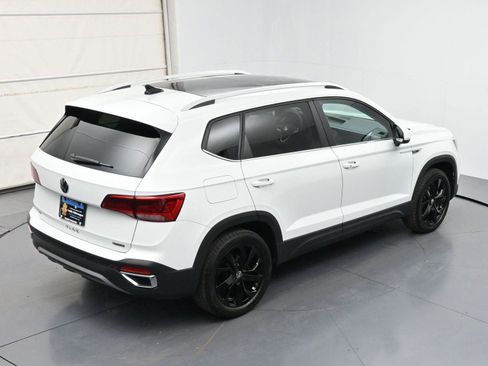 Certified 2022 Volkswagen Taos SE w/ Panoramic Sunroof Package FWD image 34